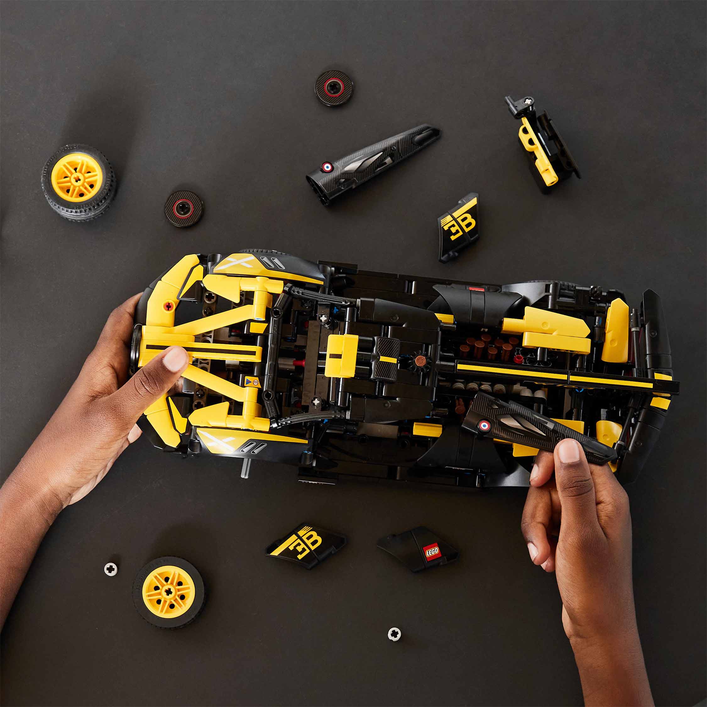 LEGO ®️ TECHNIC ™️ BUGATTI BOLIDE YELLOW - Image 5